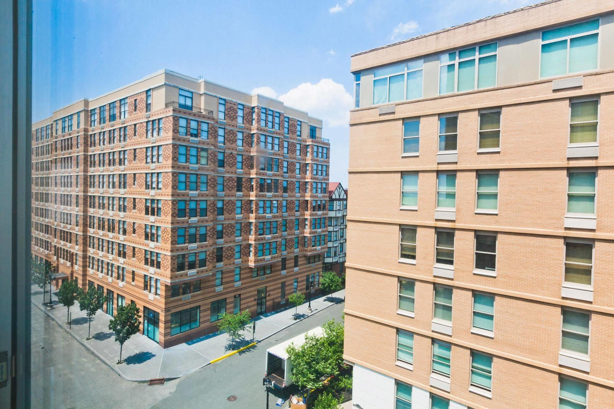 Deedee'S Apartments At Regent Jersey City Bagian luar foto